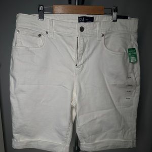 White 9 inch bermuda short